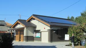 香花寺町自治会館の太陽光発電システムの写真