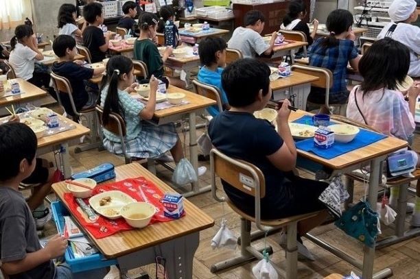 市民で支える小学校給食補助金