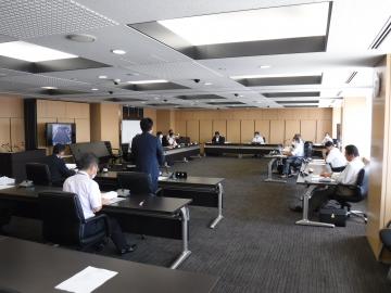 議会運営委員会の様子
