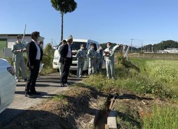 産業建設常任委員会現地調査の様子