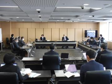 産業建設常任委員会の様子