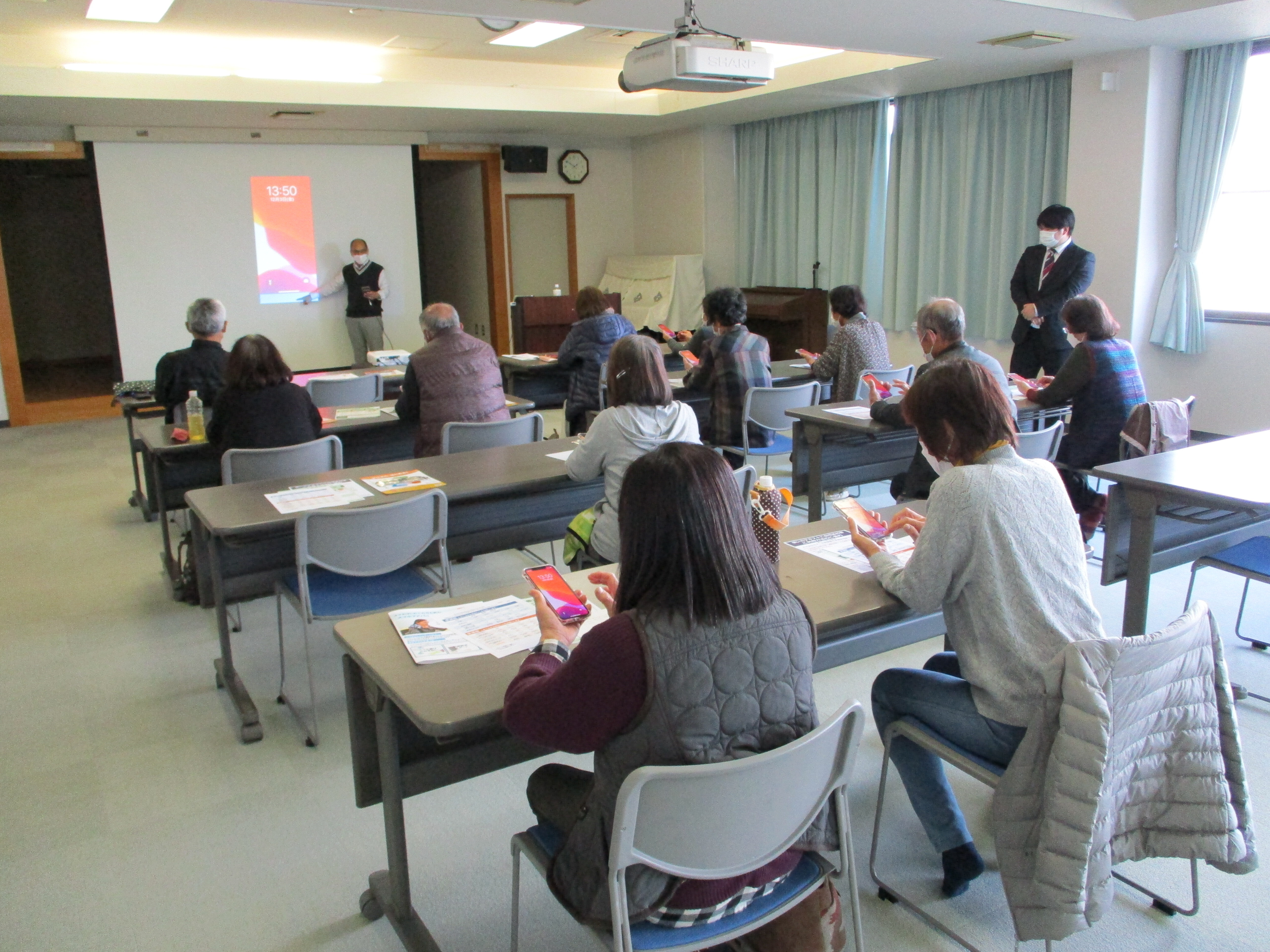 地域のスマホ講習会の様子