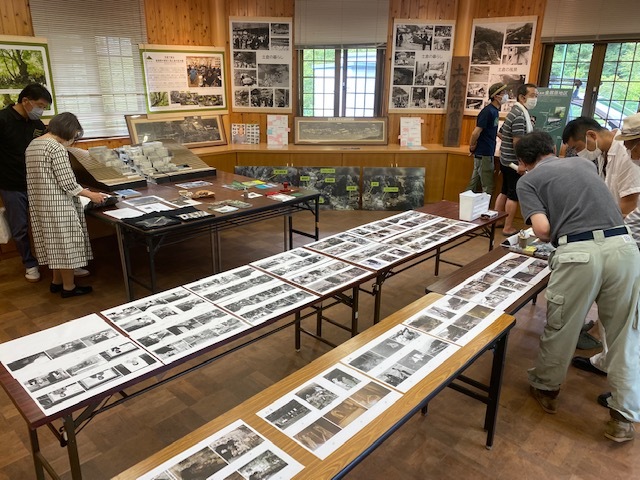 土倉鉱山の思い出写真展の様子