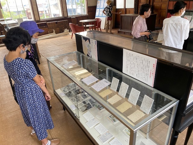 ミニ企画展「戦場からの便り~ある家族の戦争~」の様子