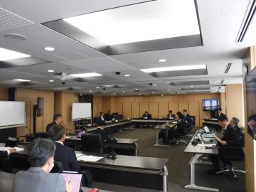 産業建設常任委員会の様子
