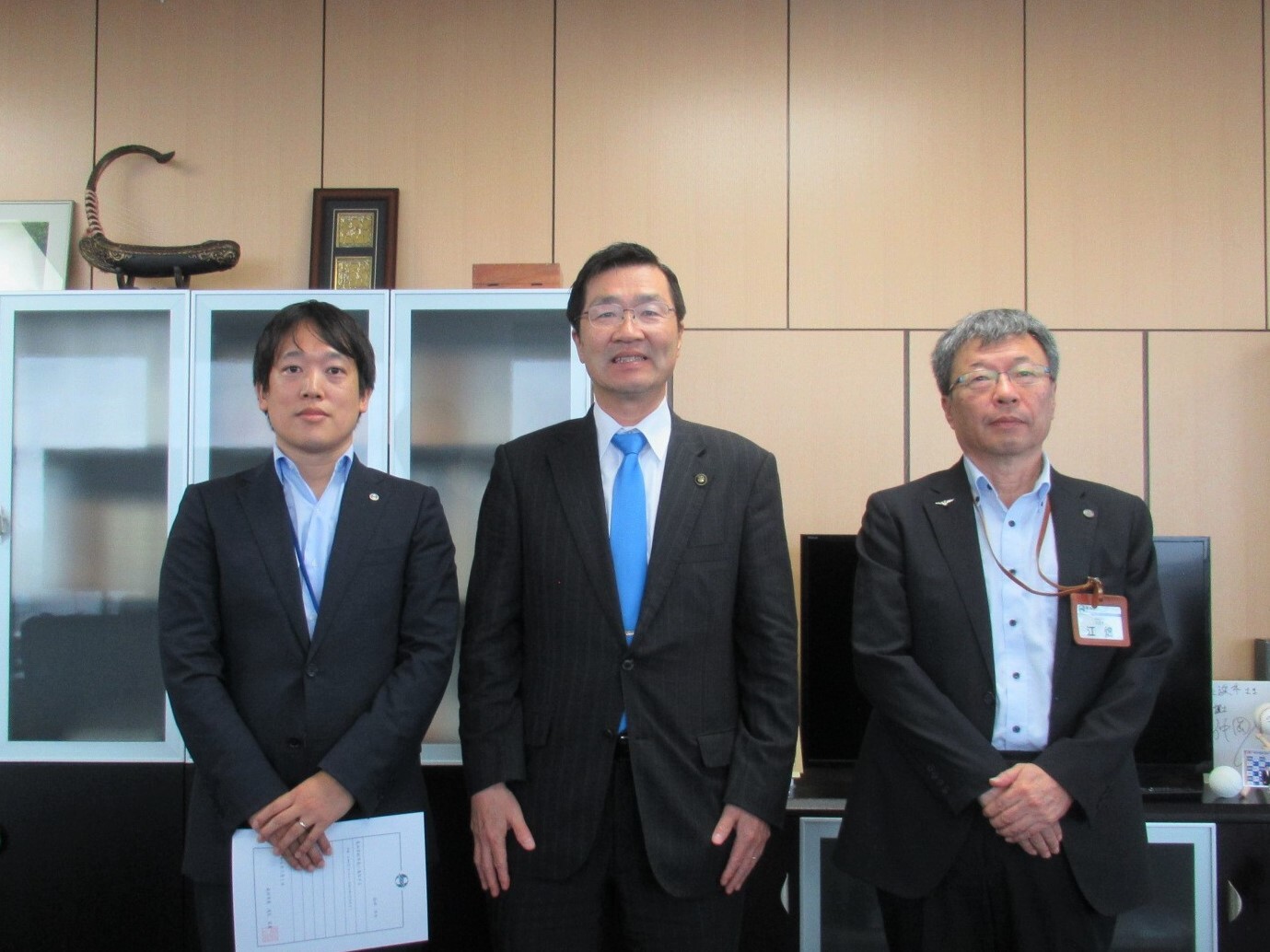 左から順に、荻田副市長、浅見市長、江畑副市長