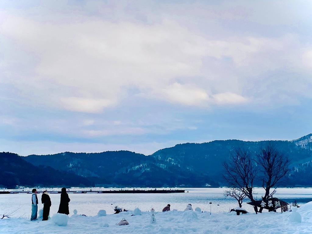 冬の余呉湖