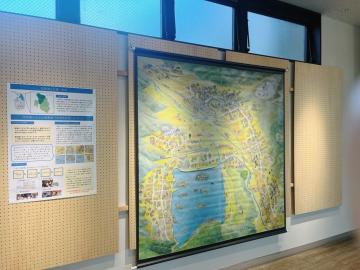えきまちテラスでふるさと絵屏風を展示