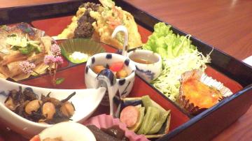 地元食材をふんだんに使った松花堂弁当