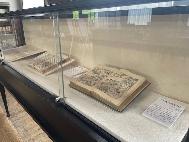 江北図書館内展示_03