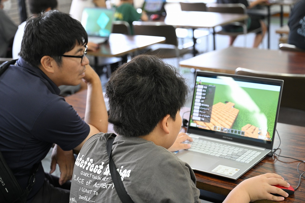 マインクラフトプログラミング教室の様子2